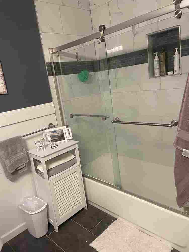 y/o F Seeking Roommate