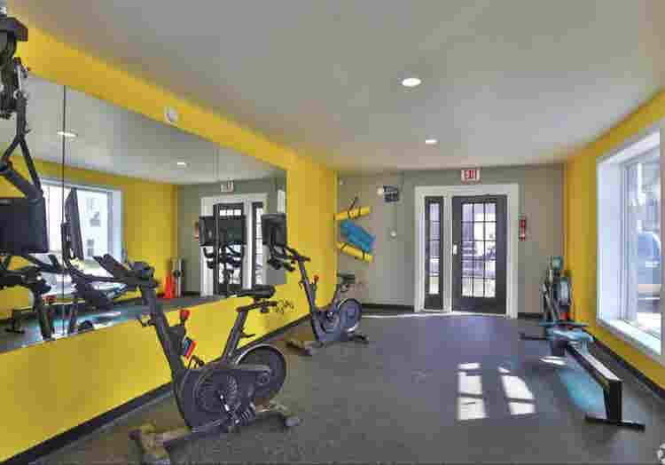 Looking for a roommate ( me)