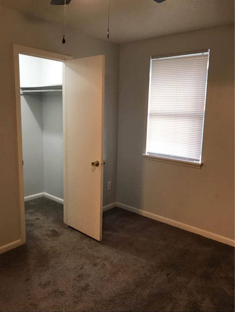 Looking for a roommate in a b