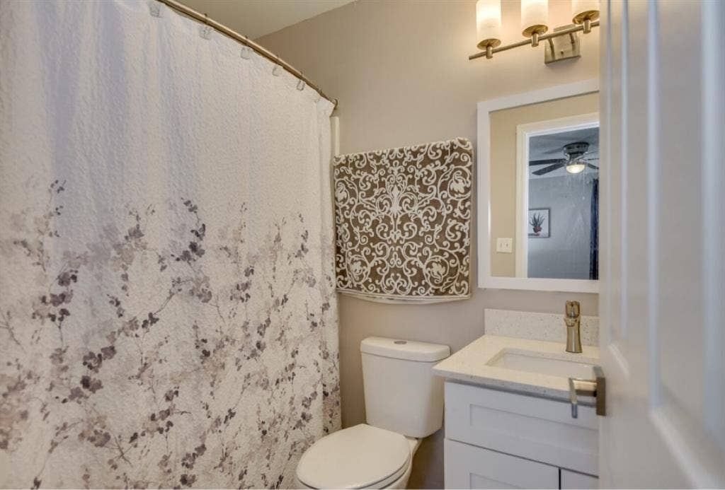 Looking for a roommate in a b