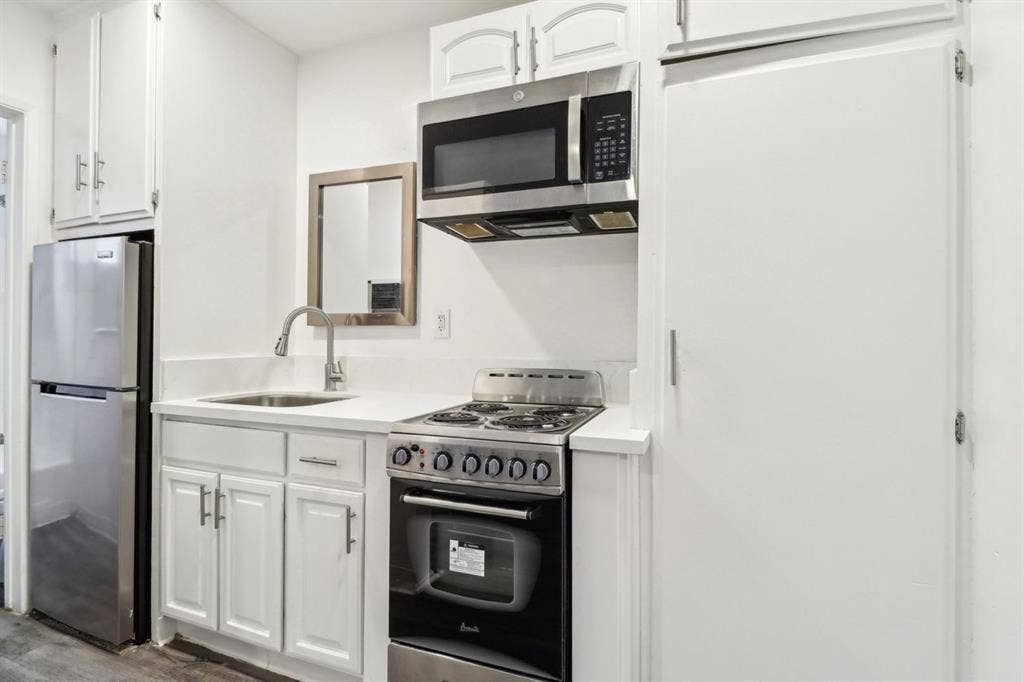 Clean STUDIO and 1 BATH