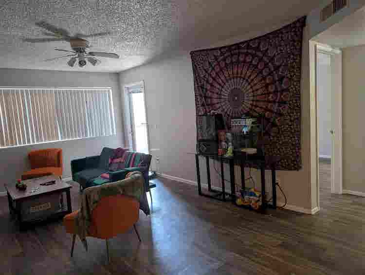 f looking for female roommate