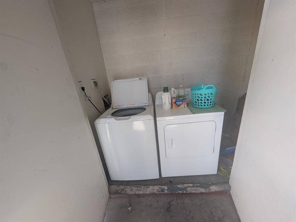 f looking for female roommate