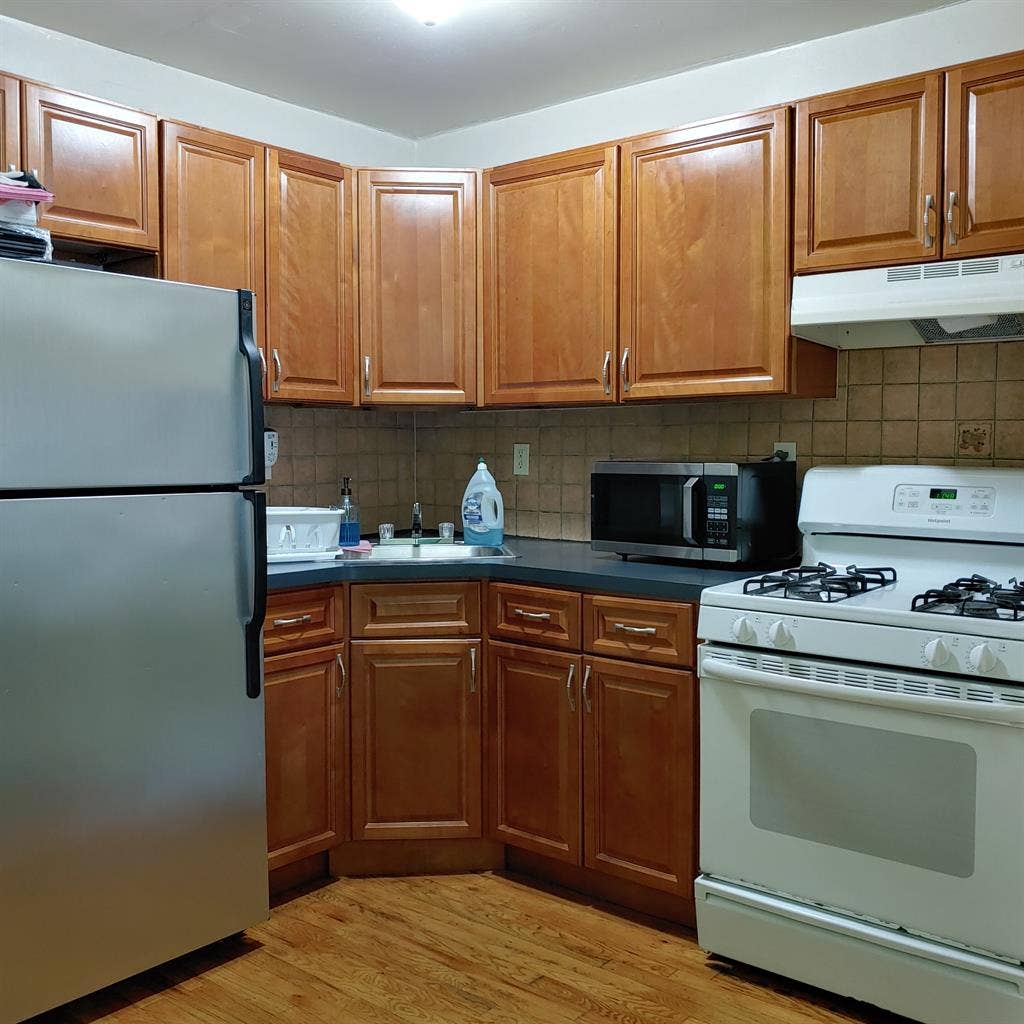 Furnished Clean New 2 blocks to MTA