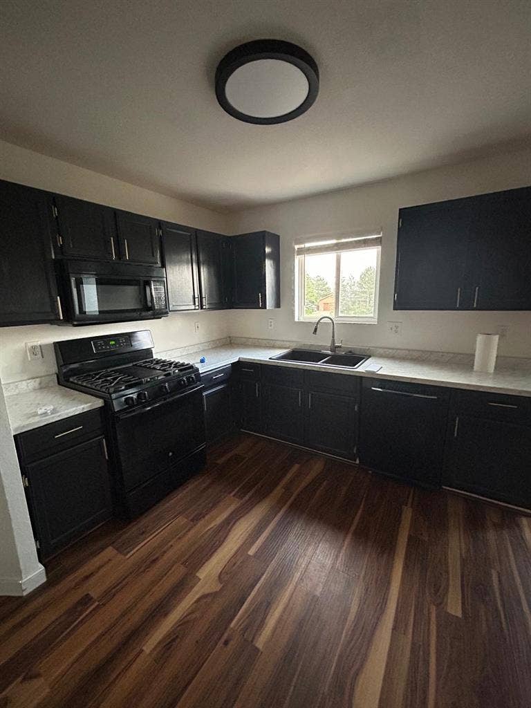 Rooms Available in Loveland Home