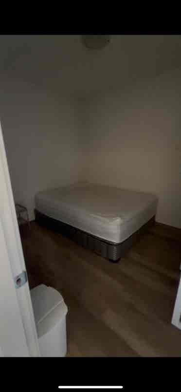 Private room to rent