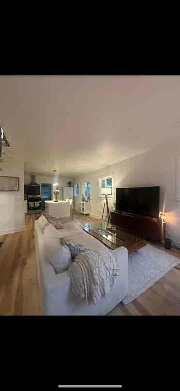 Room for rent off of Mission St!