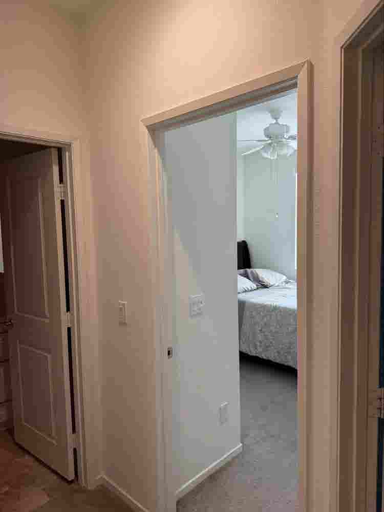 Room w/ private bathroom 
sept