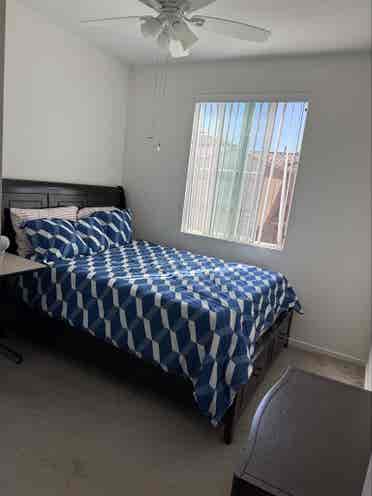 Room w/ private bathroom 
sept