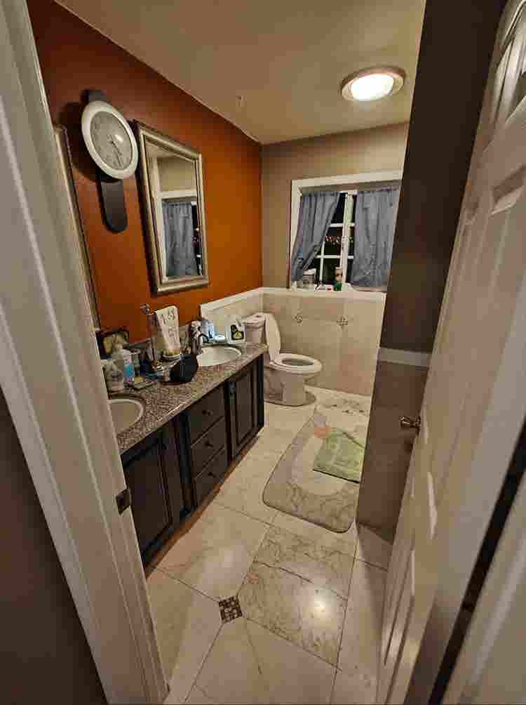 BIG private bath, garage parking