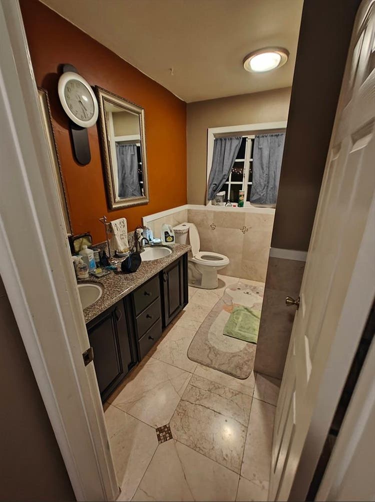 BIG private bath, garage parking