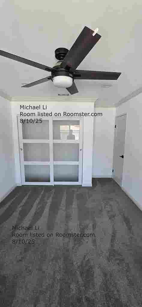 Room w/ Garage Parking Space