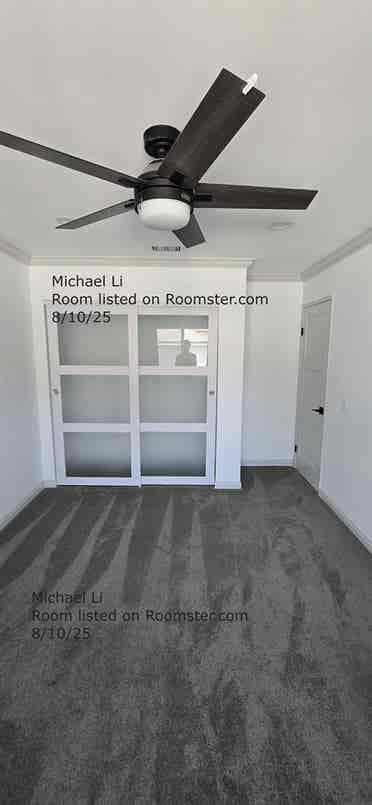 Room w/ Garage Parking Space
