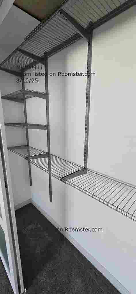 Room w/ Garage Parking Space