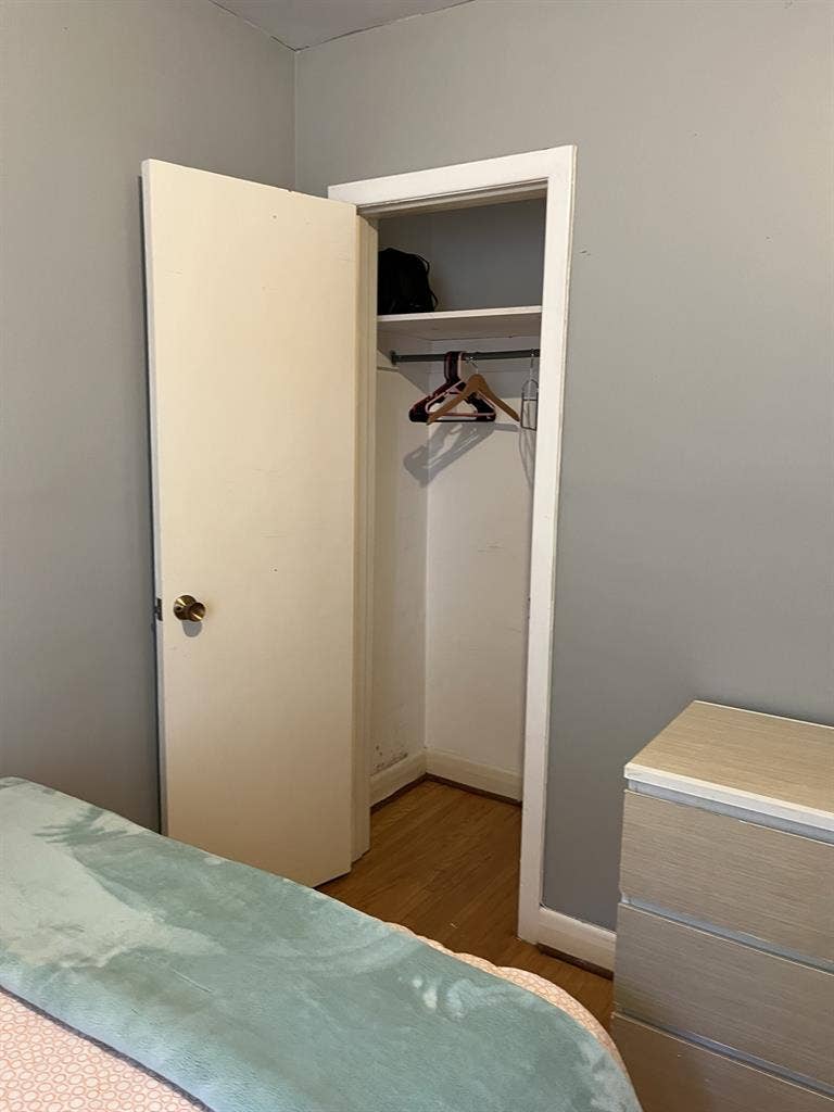 FURNISHED ROOM FOR RENT NEAR SUBWAY
