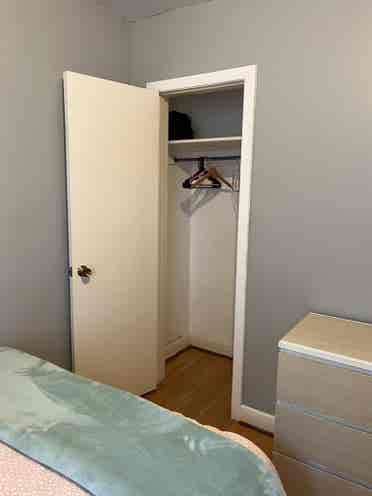 FURNISHED ROOM FOR RENT NEAR SUBWAY