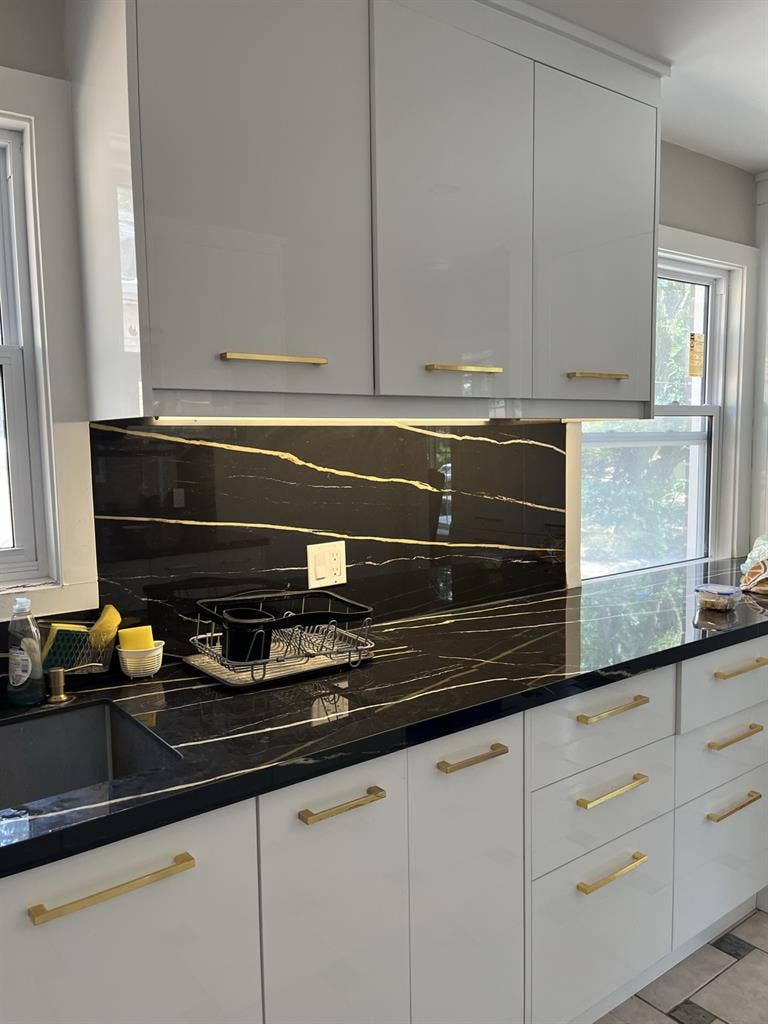 FURNISHED ROOM FOR RENT NEAR SUBWAY