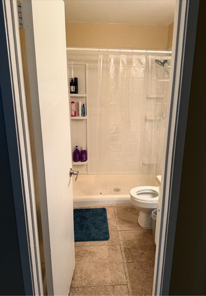 Cozy Room – Chill, 
Pet-Free Home
