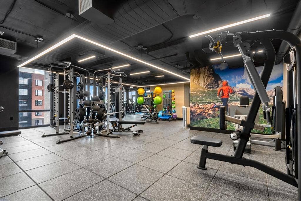 🌇 Sublease – ,/mo