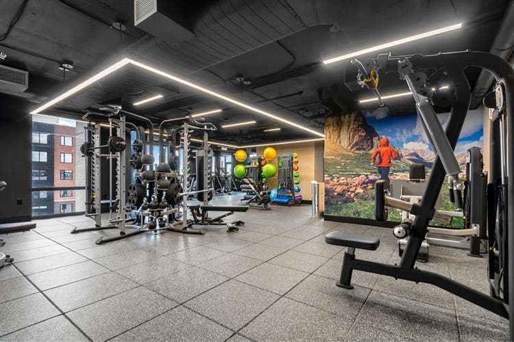 🌇 Sublease – ,/mo