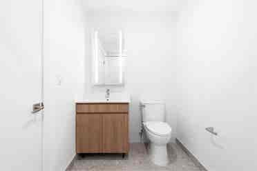 🌇 Sublease – ,/mo