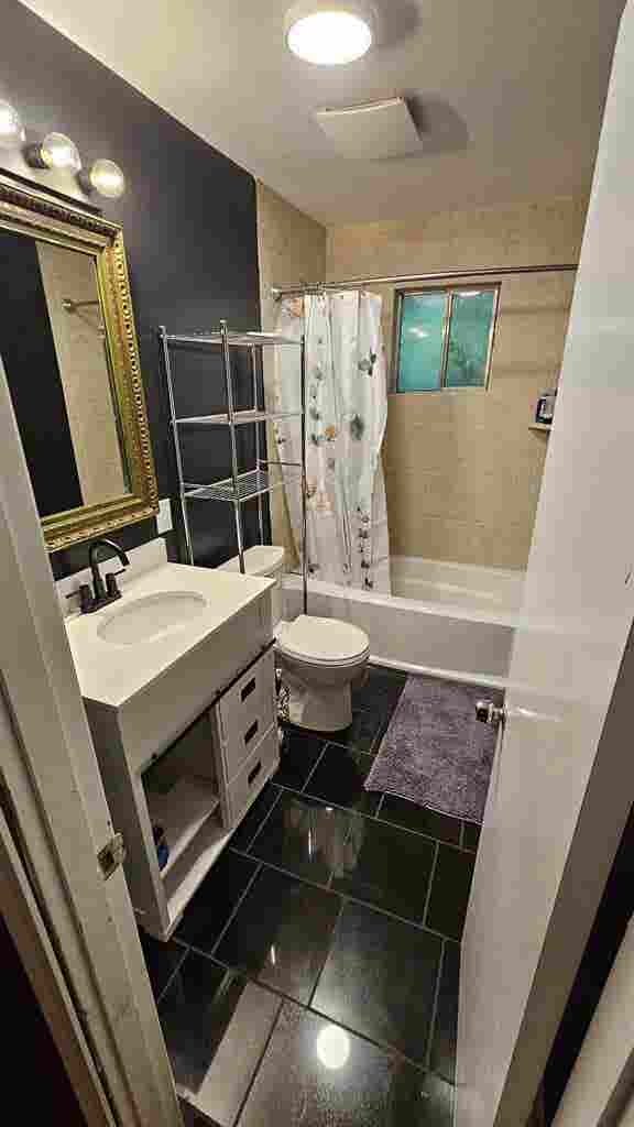 Westside room 8 mins from campus