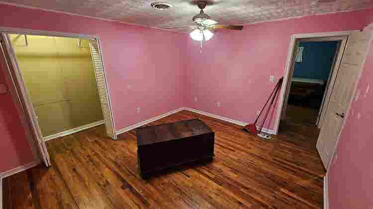 Westside room 8 mins from campus