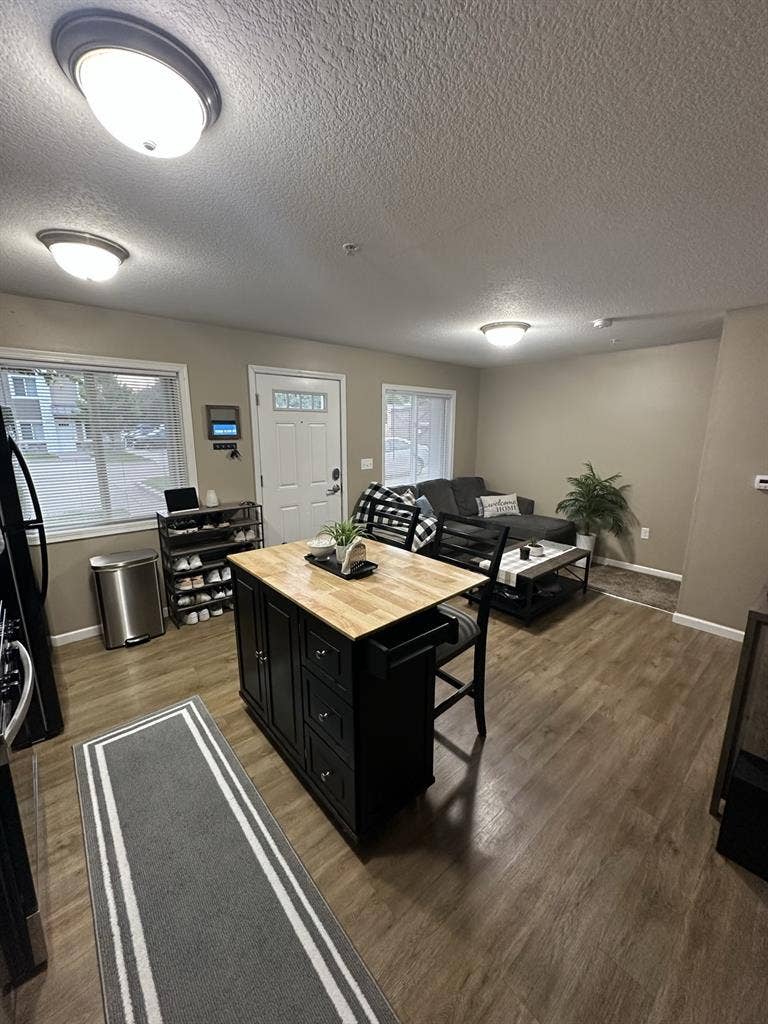 2 Bedroom apartment for roommates!