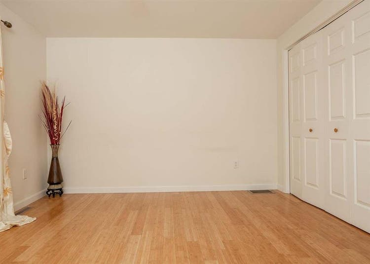 Room avail in Beautiful Town Home