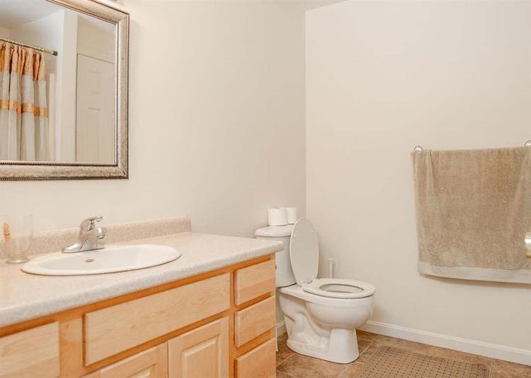 Room avail in Beautiful Town Home