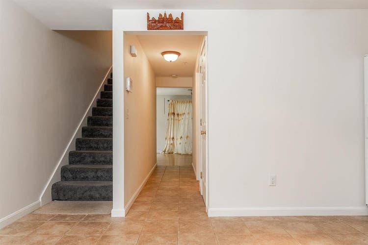 Room avail in Beautiful Town Home