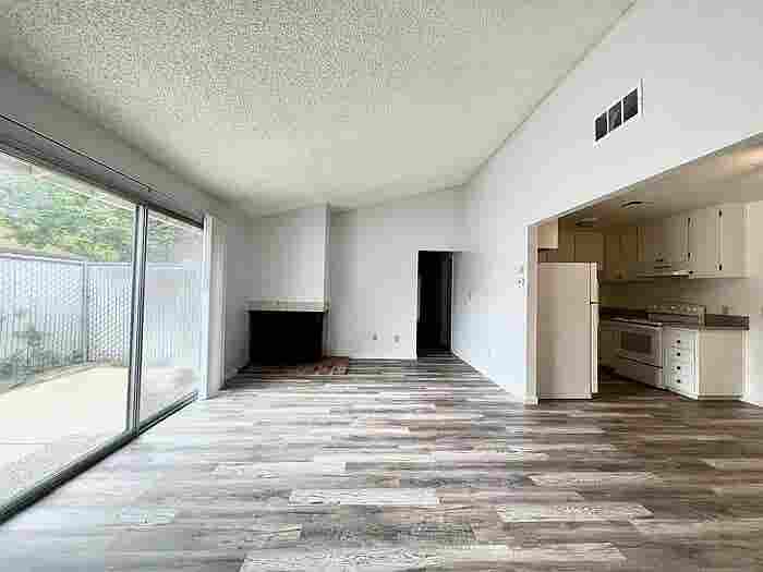 sqft, Fireplace🔥 2 BR/patios