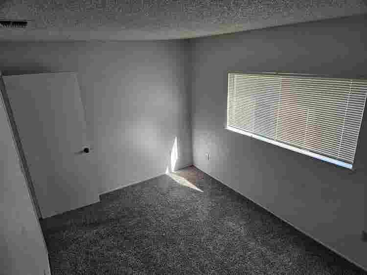 sqft, Fireplace🔥 2 BR/patios