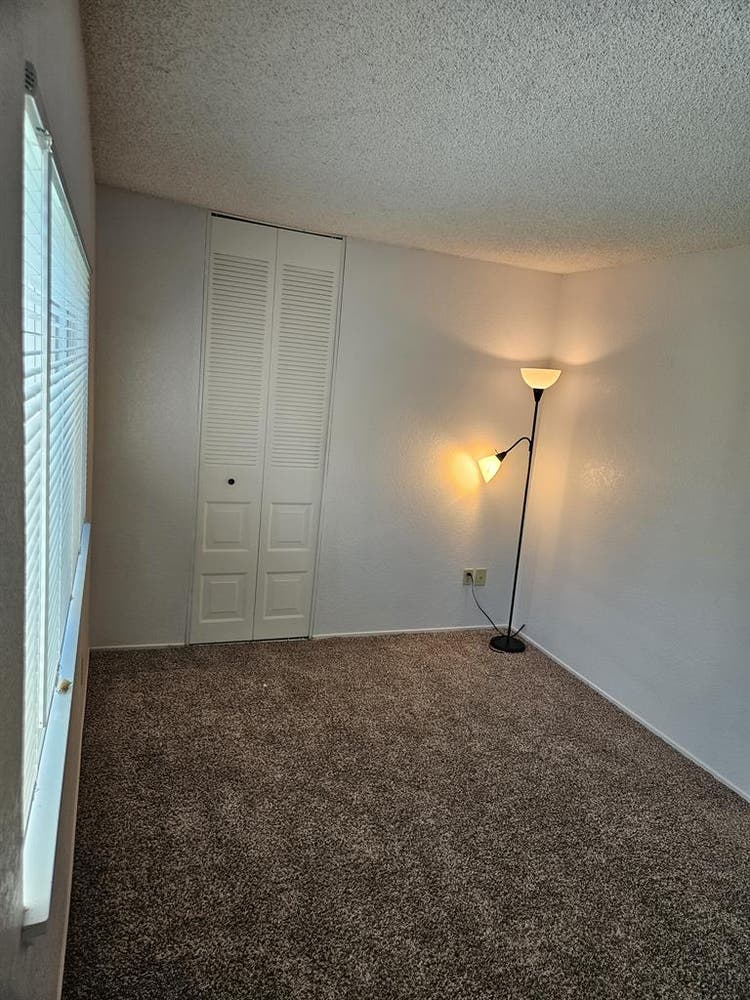 sqft, Fireplace🔥 2 BR/patios