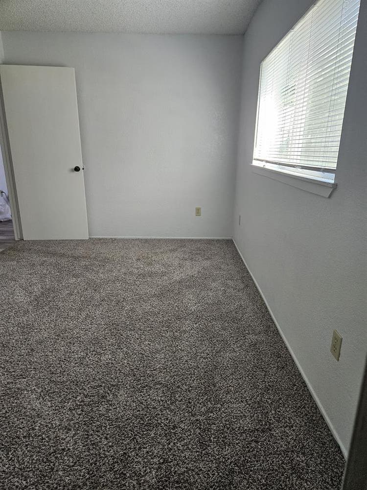 sqft, Fireplace🔥 2 BR/patios