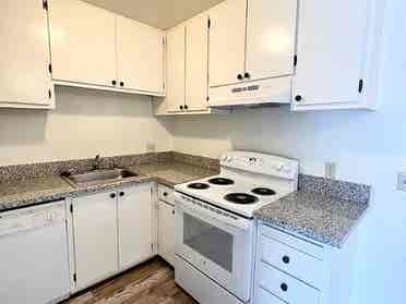 sqft, Fireplace🔥 2 BR/patios