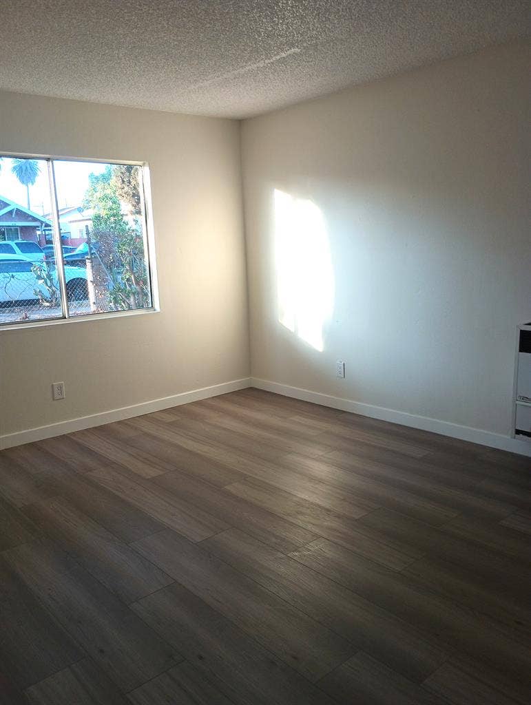 Small Two-Bedroom Apartment 4 Rent