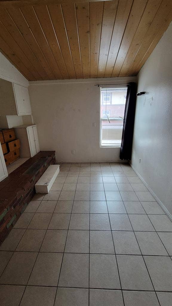 Small Room for Rent in SB