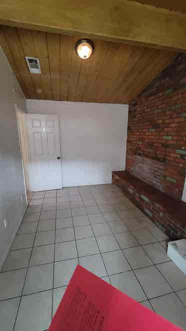 Small Room for Rent in SB