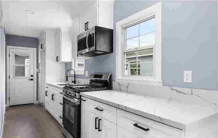 1BR with Private Backyard & Garage