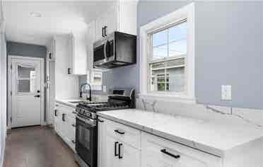 1BR with Private Backyard & Garage