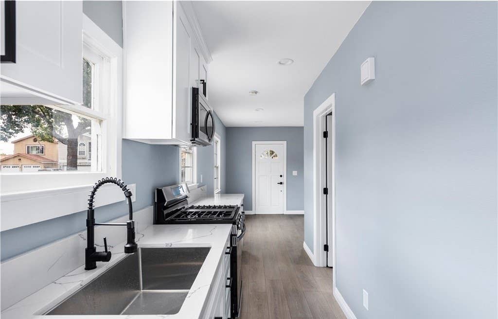 1BR with Private Backyard & Garage