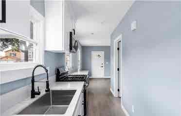 1BR with Private Backyard & Garage