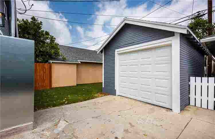 1BR with Private Backyard & Garage