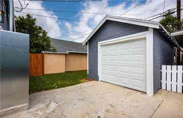 1BR with Private Backyard & Garage