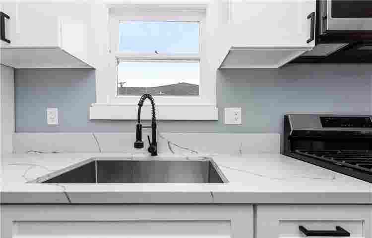 1BR with Private Backyard & Garage