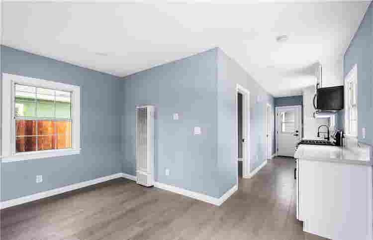 1BR with Private Backyard & Garage