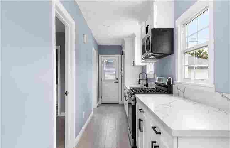 1BR with Private Backyard & Garage