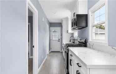 1BR with Private Backyard & Garage