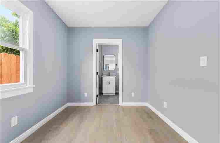 1BR with Private Backyard & Garage